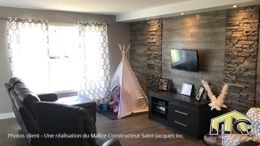 SALON - MUR DE PIERRE