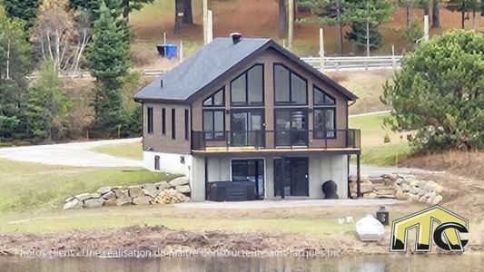Façade au bord du lac